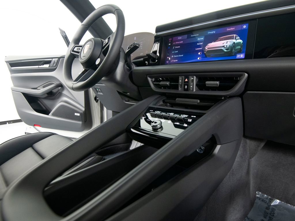 New 2026 Porsche Macan 4 Electric image 34