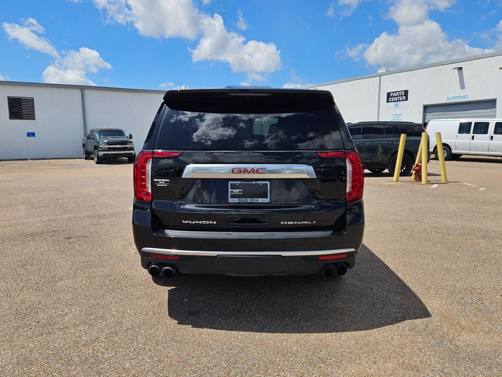Used 2022 GMC Yukon Denali w/ Advanced Technology Package AWD/4WD image 5