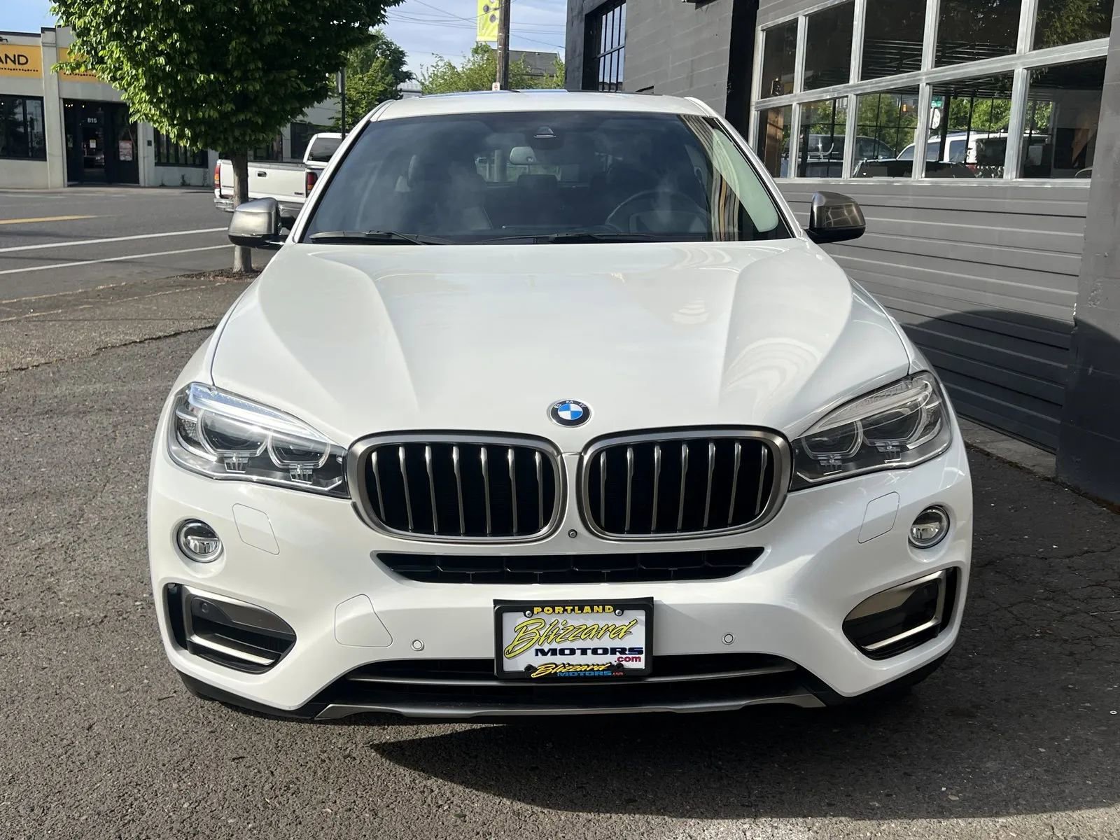 Used 2016 BMW X6 xDrive50i w/ Executive Package image 9