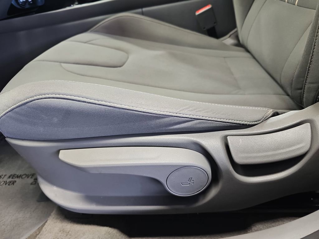 Used 2025 Hyundai Elantra SEL image 27