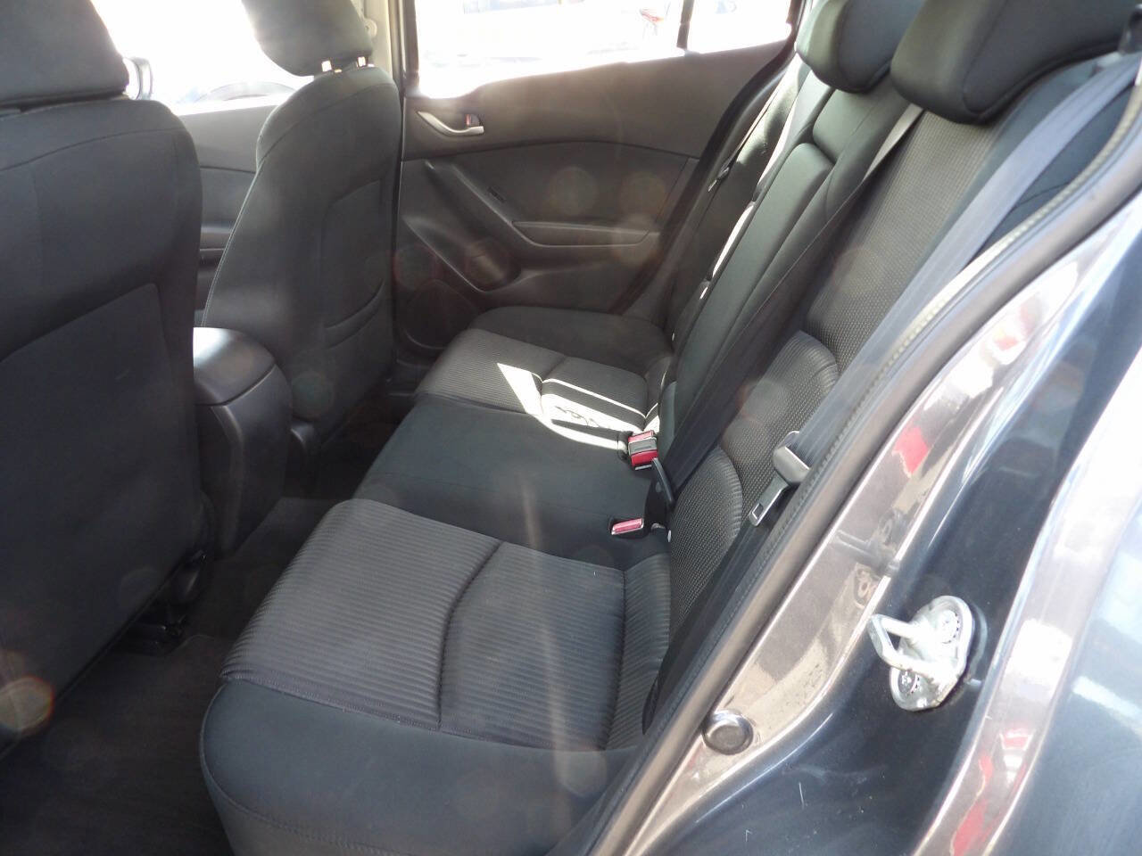 Used 2016 MAZDA MAZDA3 i Sport w/ Preferred Equipment Package FWD image 9