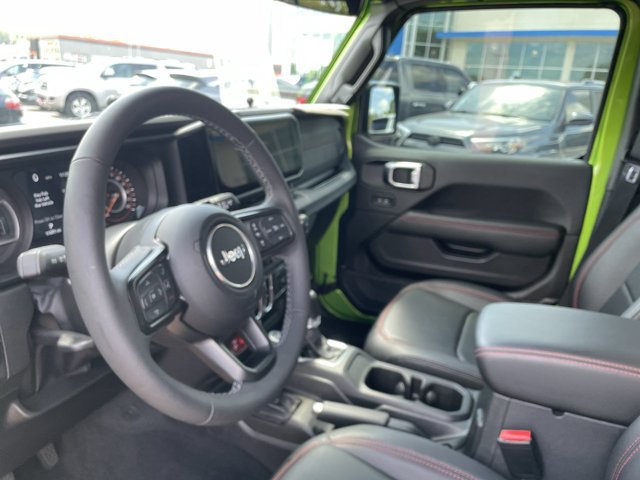 Used 2025 Jeep Wrangler Unlimited Rubicon AWD/4WD image 14