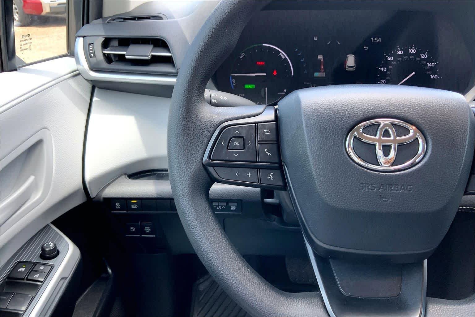 Used 2025 Toyota Sienna LE FWD image 23