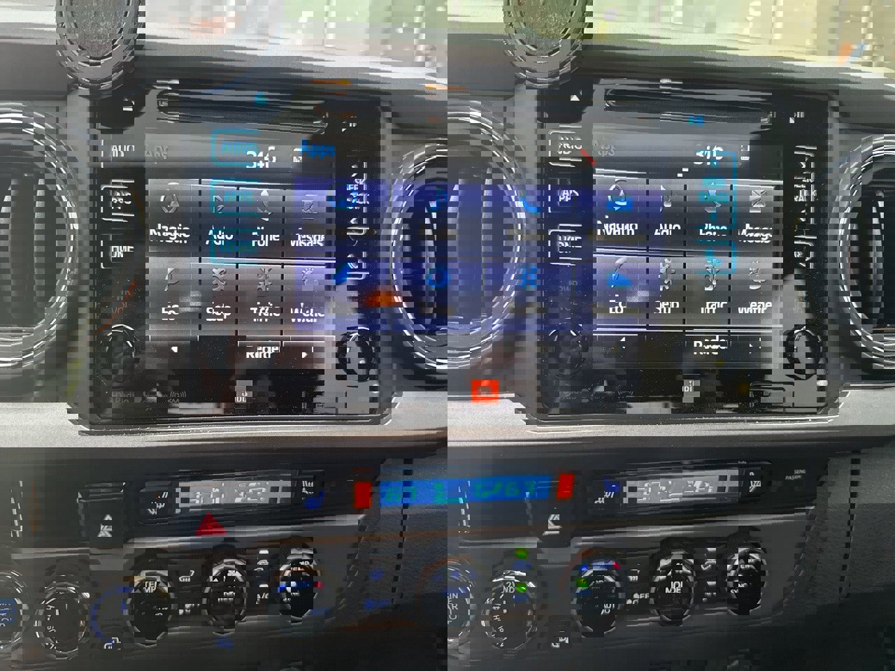 Used 2017 Toyota Tacoma TRD Off-Road image 8