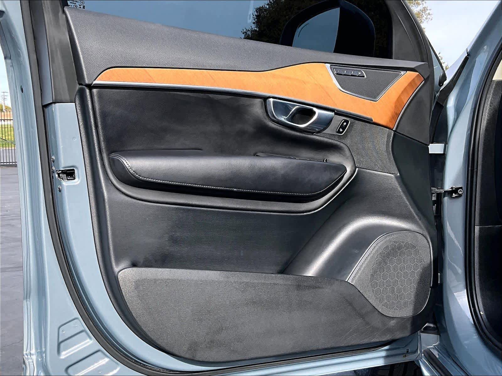 Used 2023 Volvo XC90 B6 Plus w/ Protection Package Premier image 25