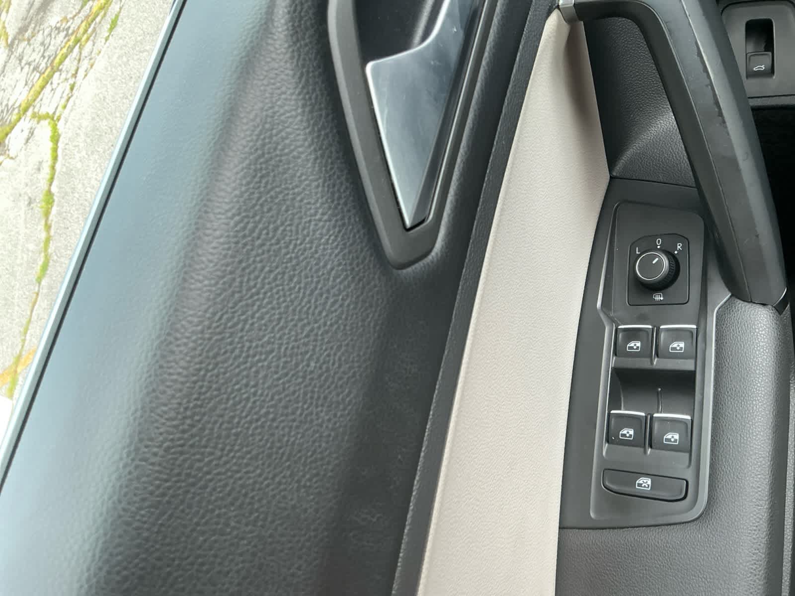 Used 2019 Volkswagen Tiguan SEL AWD/4WD image 17