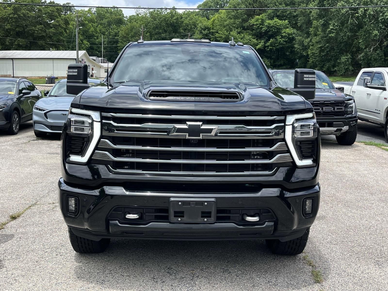 Used 2024 Chevrolet Silverado 3500 High Country w/ Technology Package AWD/4WD image 8