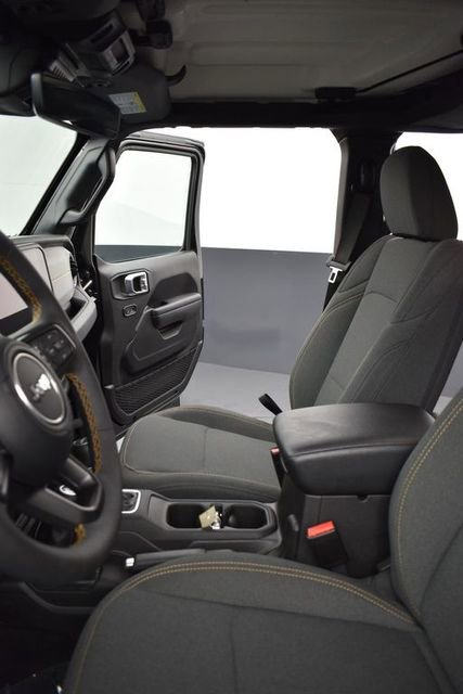 Used 2024 Jeep Gladiator Sport image 10