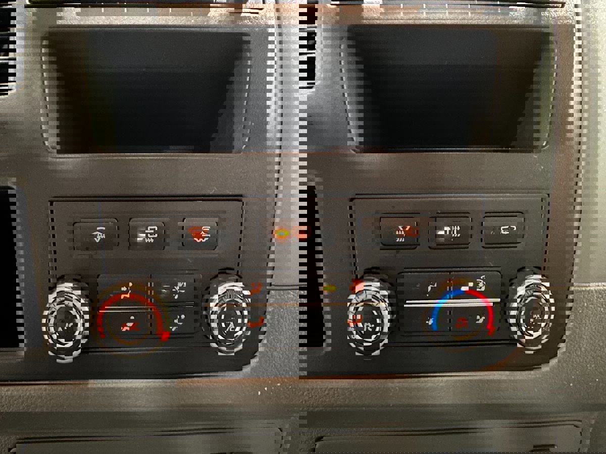 Used 2018 Nissan NV 2500 SV w/ Rear Door Glass Package image 29