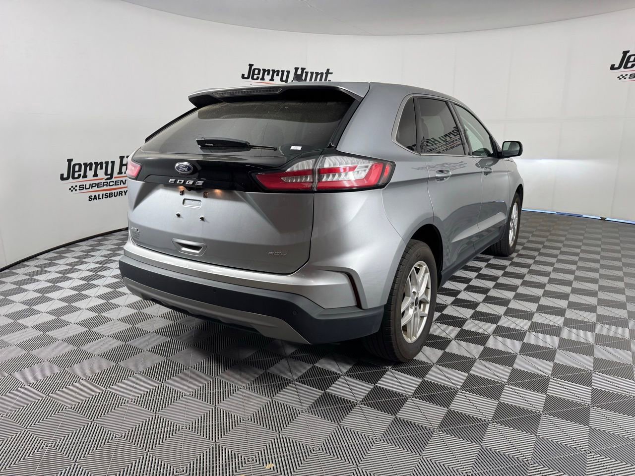 Used 2024 Ford Edge SEL image 8