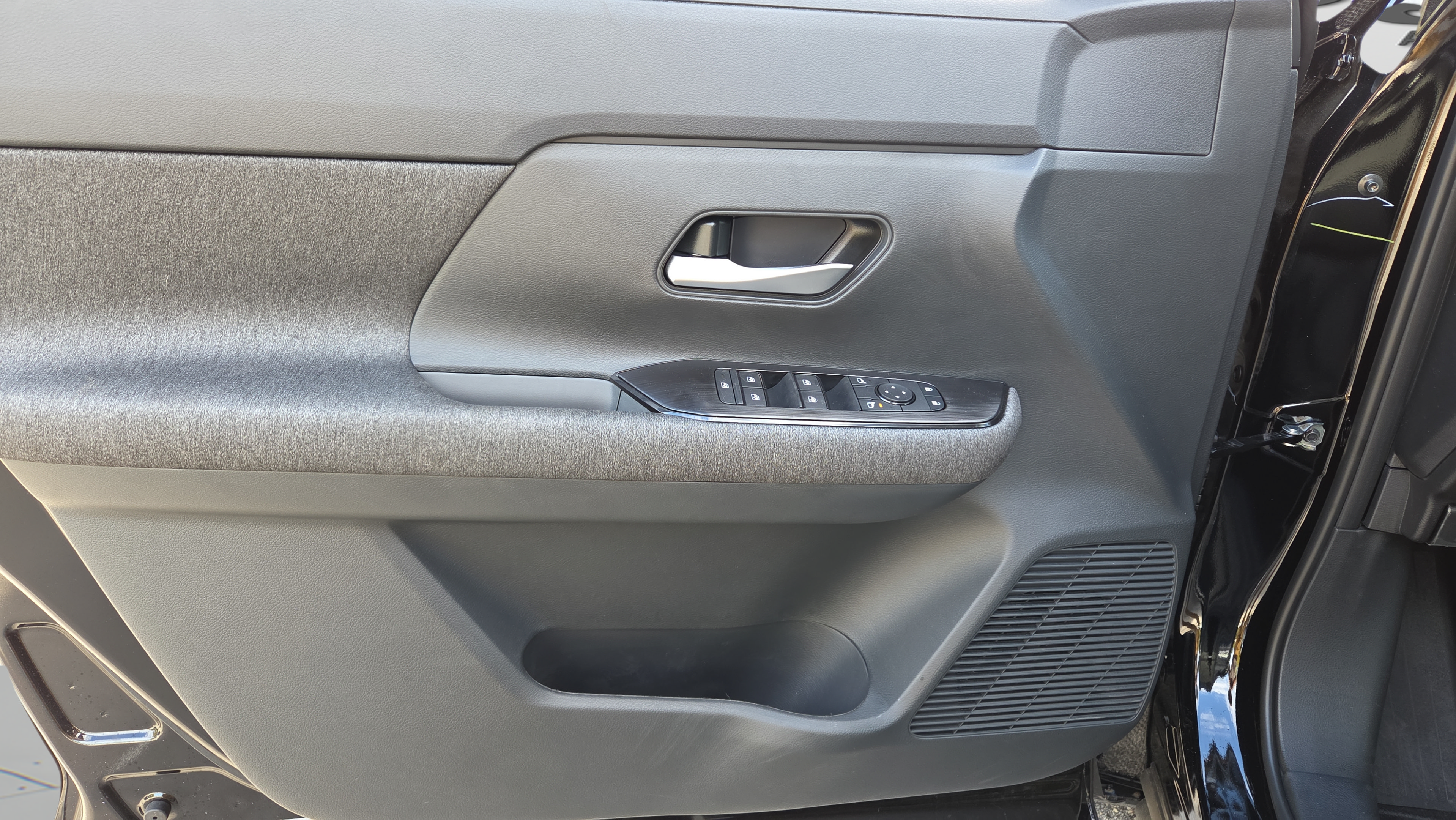 Certified 2026 Nissan Kicks SV FWD image 16