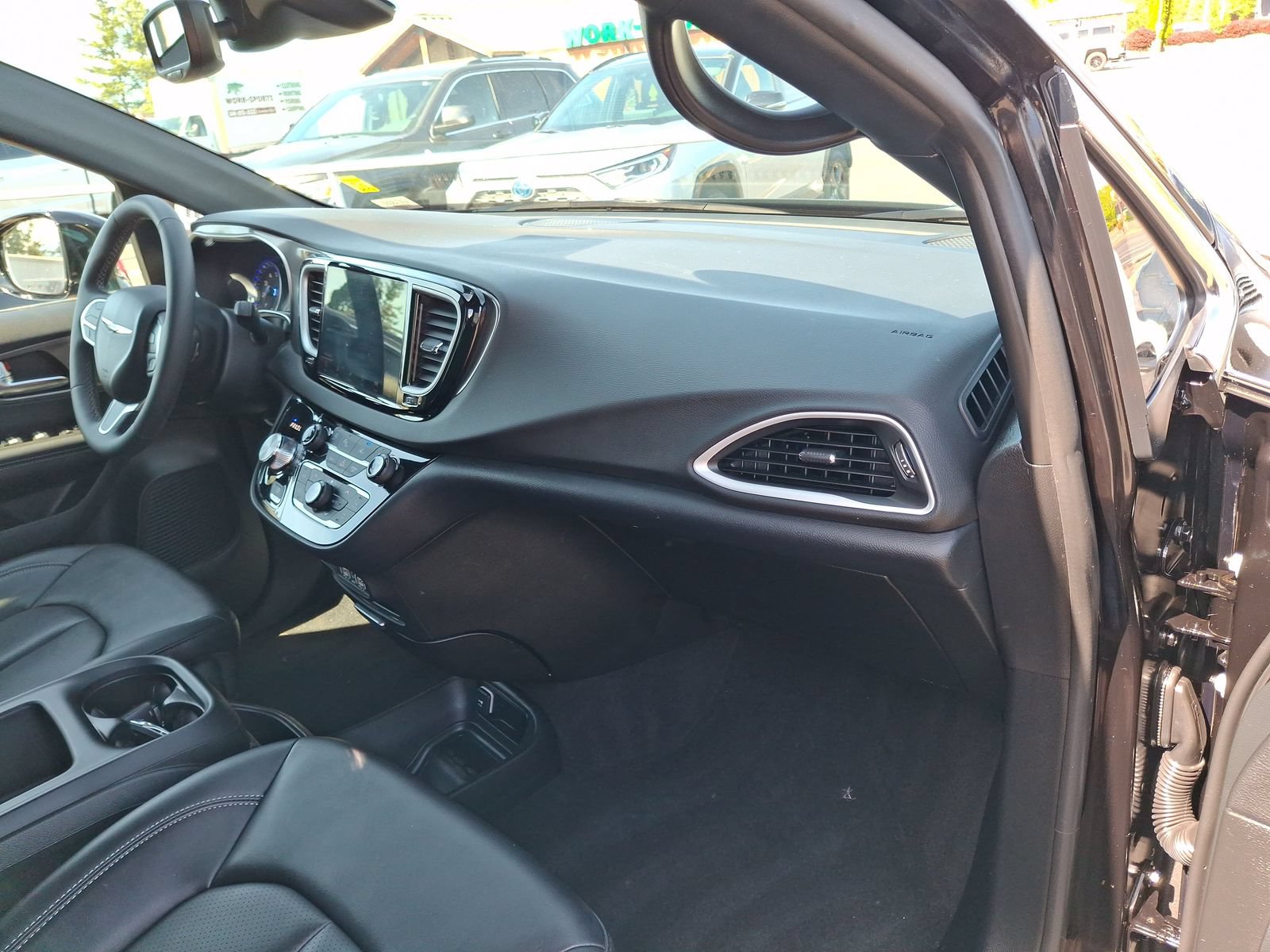 Certified 2025 Chrysler Pacifica Select FWD image 23