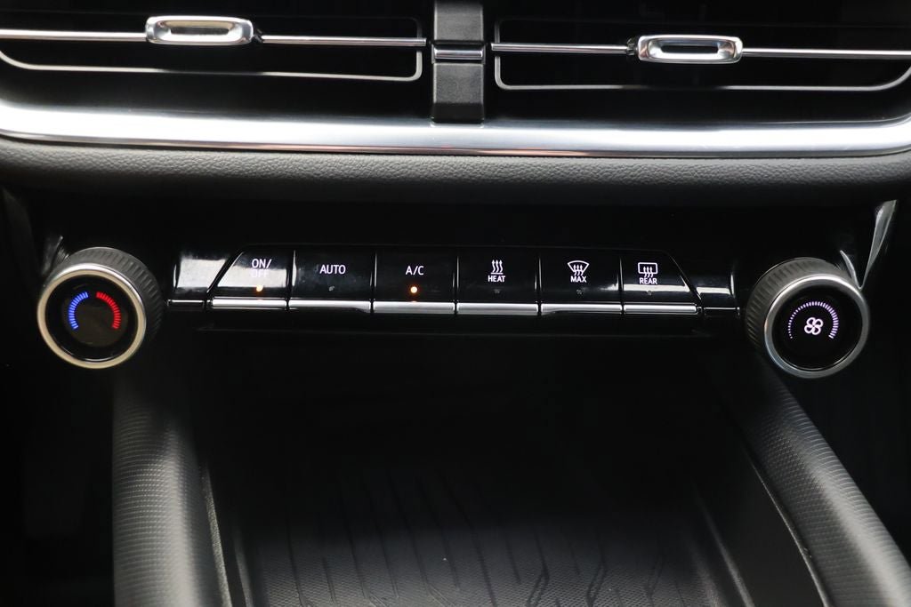 Used 2024 Chevrolet Equinox EV LT AWD/4WD image 23