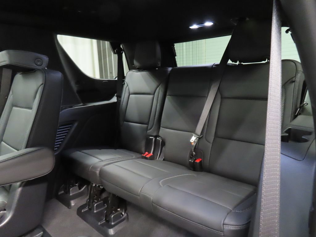 Used 2025 GMC Yukon Denali w/ Sun & Power Step Package image 12