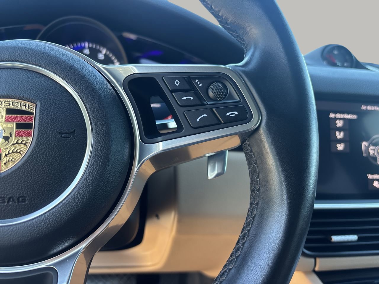 Used 2020 Porsche Cayenne image 30