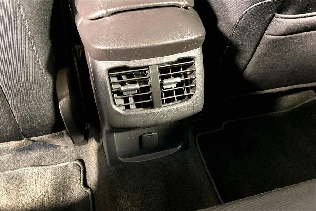 Used 2013 Ford Fusion SE FWD image 29