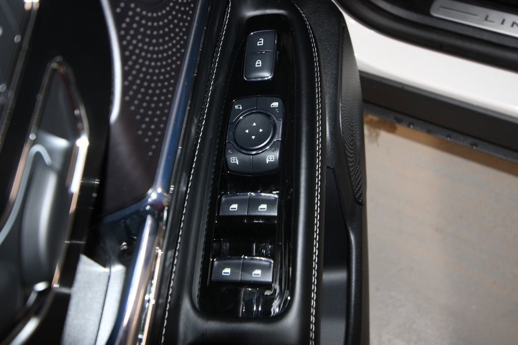 Used 2026 Lincoln Corsair Grand Touring image 7