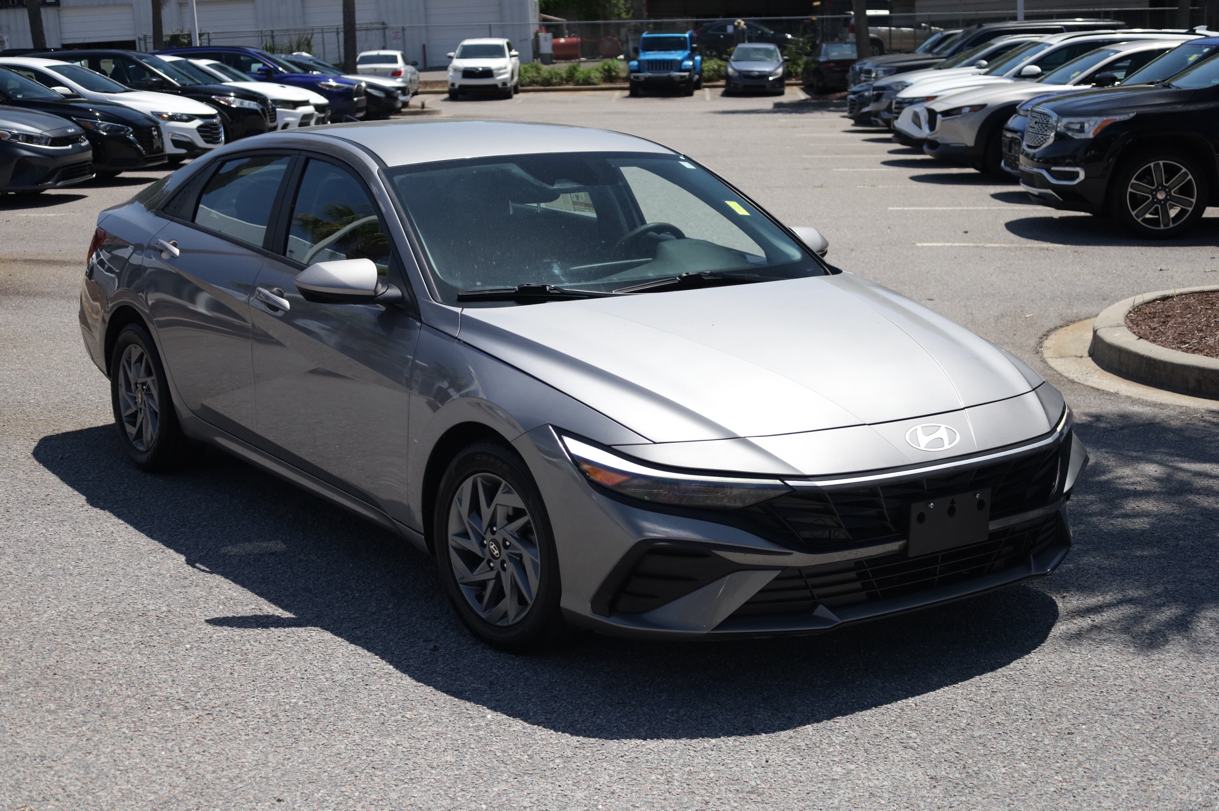 Used 2024 Hyundai Elantra SEL FWD image 5