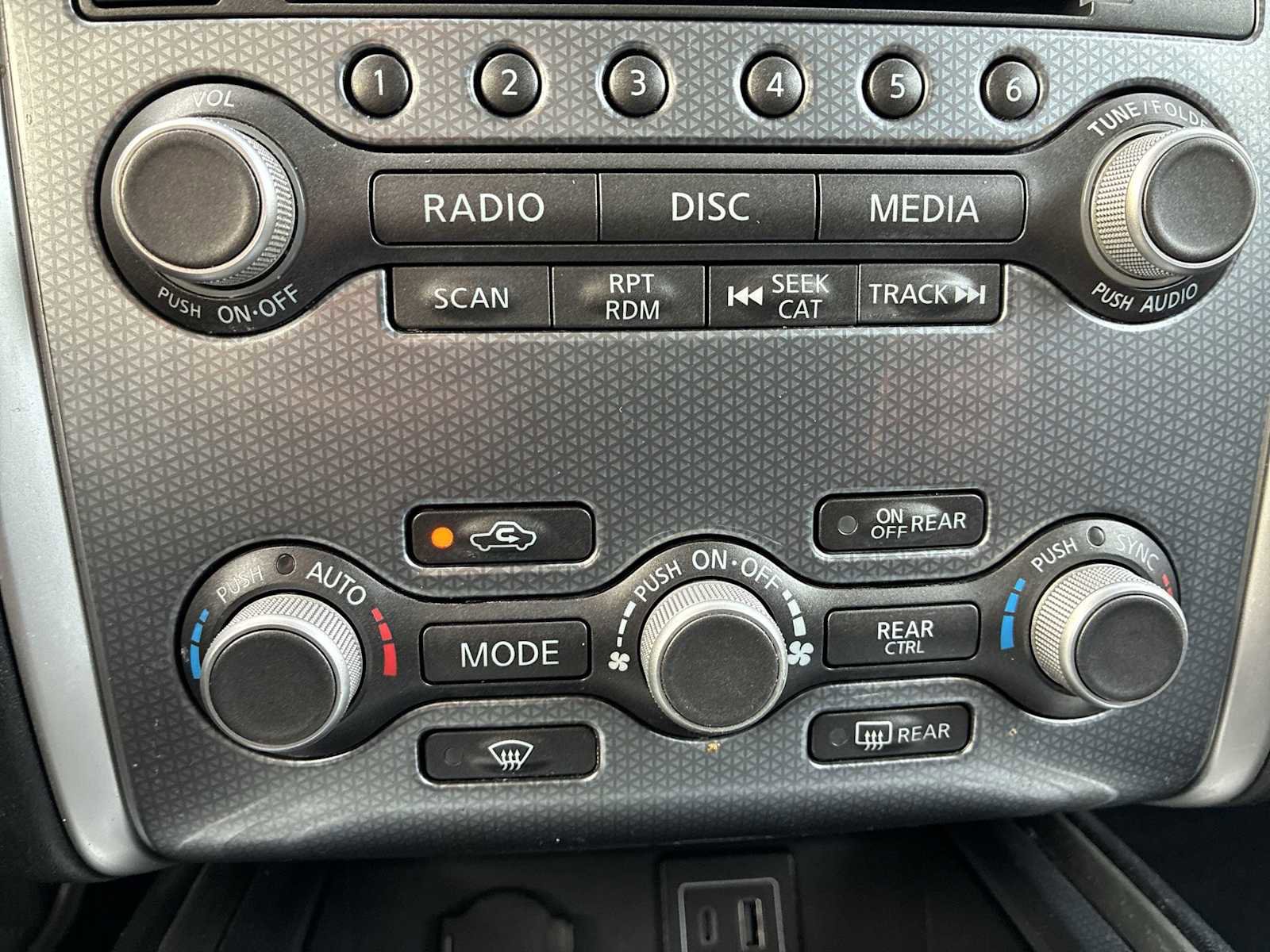 Used 2020 Nissan Pathfinder SL image 16