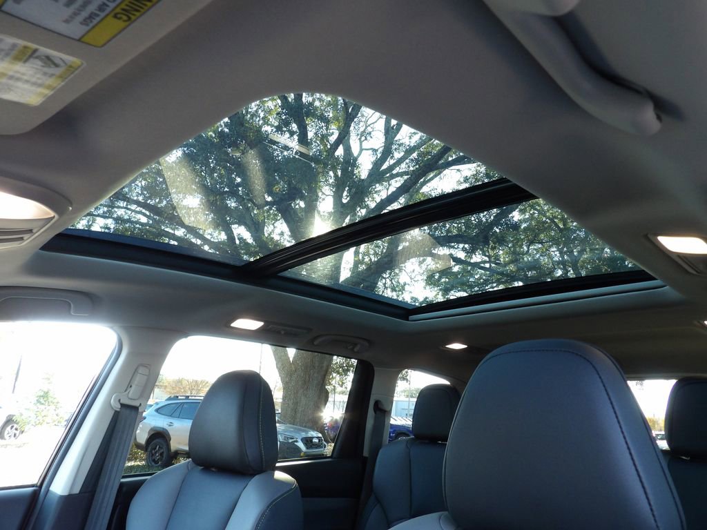 Used 2025 Subaru Ascent Onyx Edition w/ Onyx Package image 16