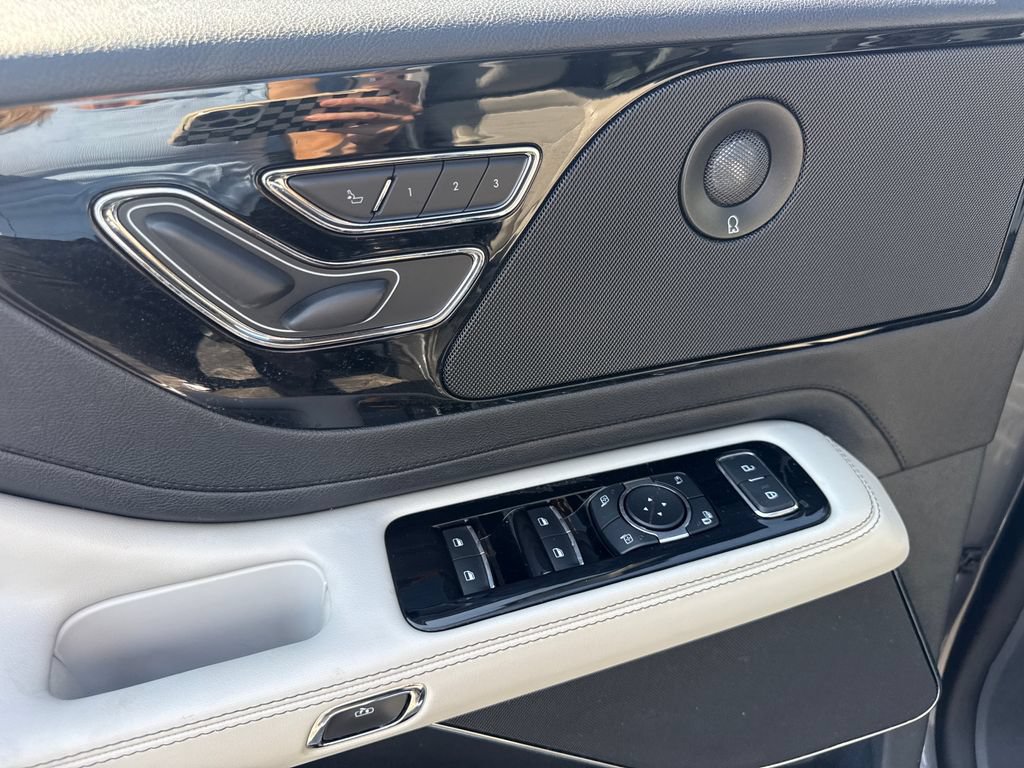 Used 2025 Lincoln Aviator AWD w/ Equipment Group 101A image 32