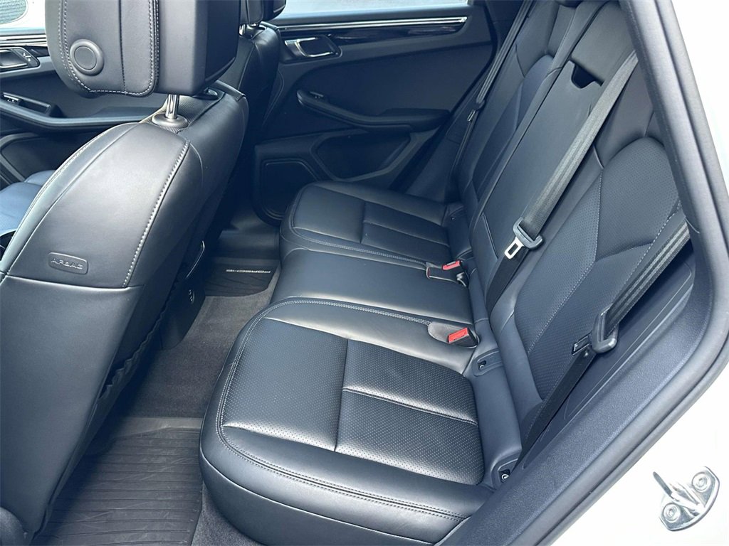 Certified 2025 Porsche Macan image 14