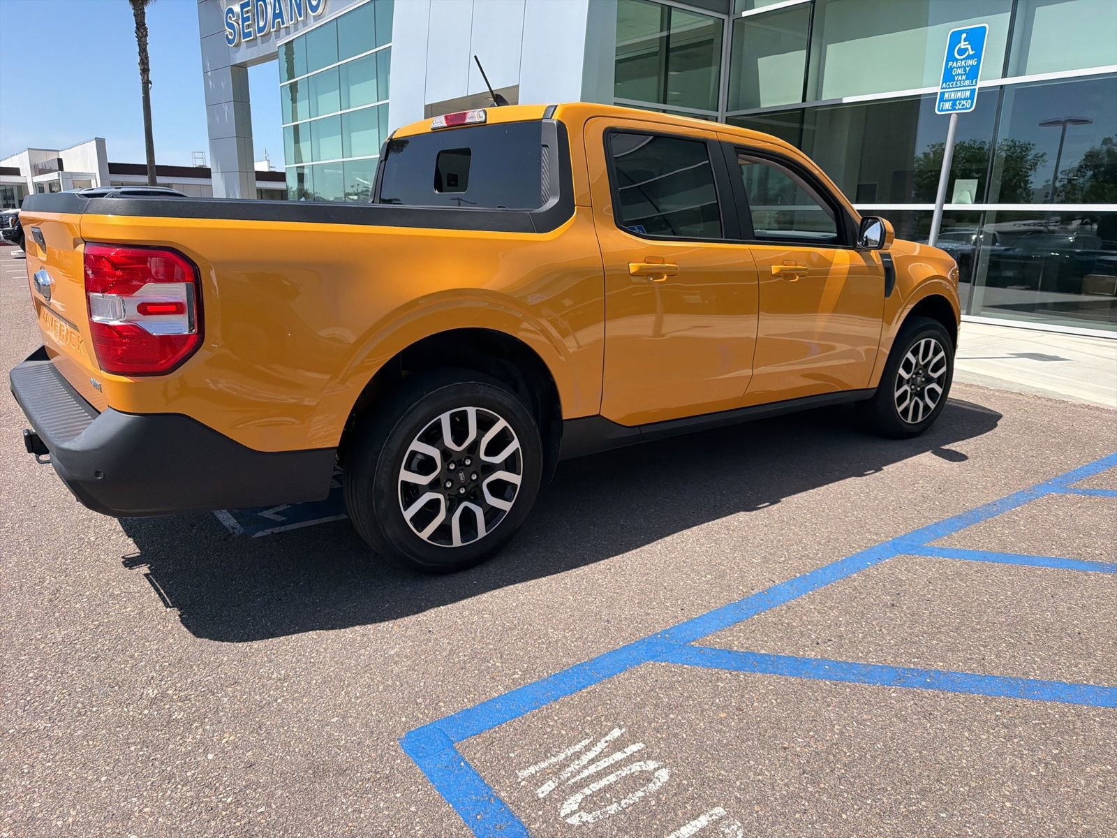 Used 2023 Ford Maverick Lariat w/ Lariat Luxury Package image 8