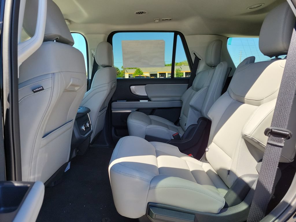 New 2026 Ford Expedition Active RWD image 9