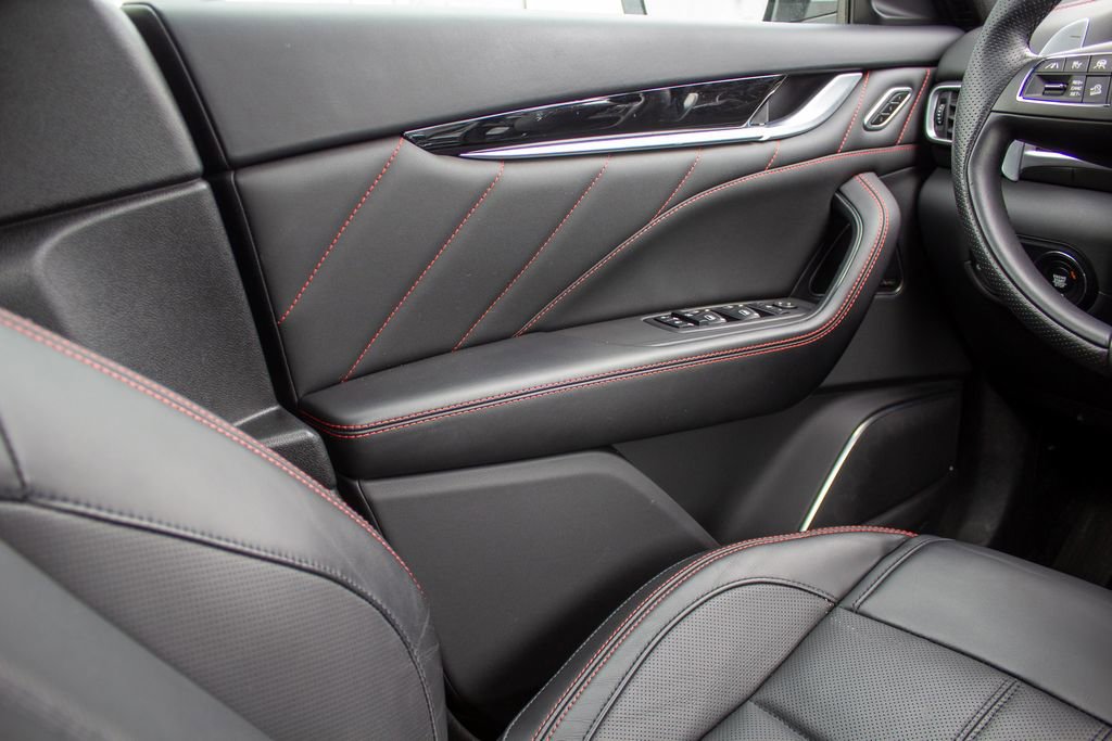 Used 2024 Maserati Levante GT Ultima image 19
