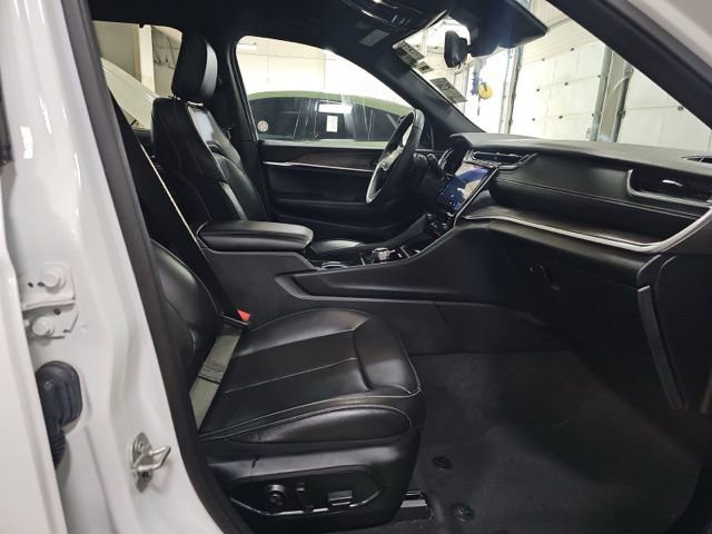 Used 2024 Jeep Grand Cherokee L Limited w/ Luxury Tech Group II image 10