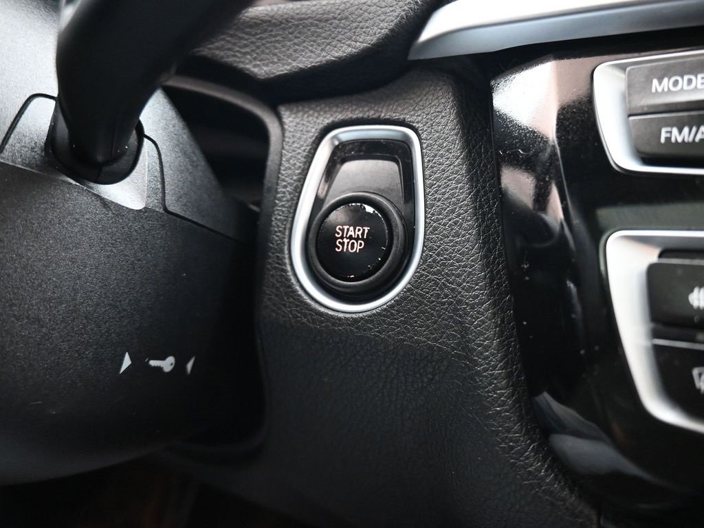 Used 2018 BMW 330e image 20