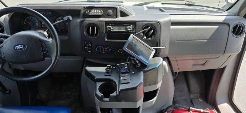 Used 2011 Ford E-450 and Econoline 450 Super Duty w/ Shuttle Bus Prep Pkg image 13