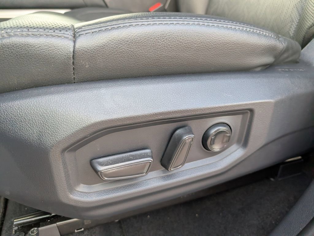 Used 2023 Toyota Tundra Limited w/ Power Package image 5