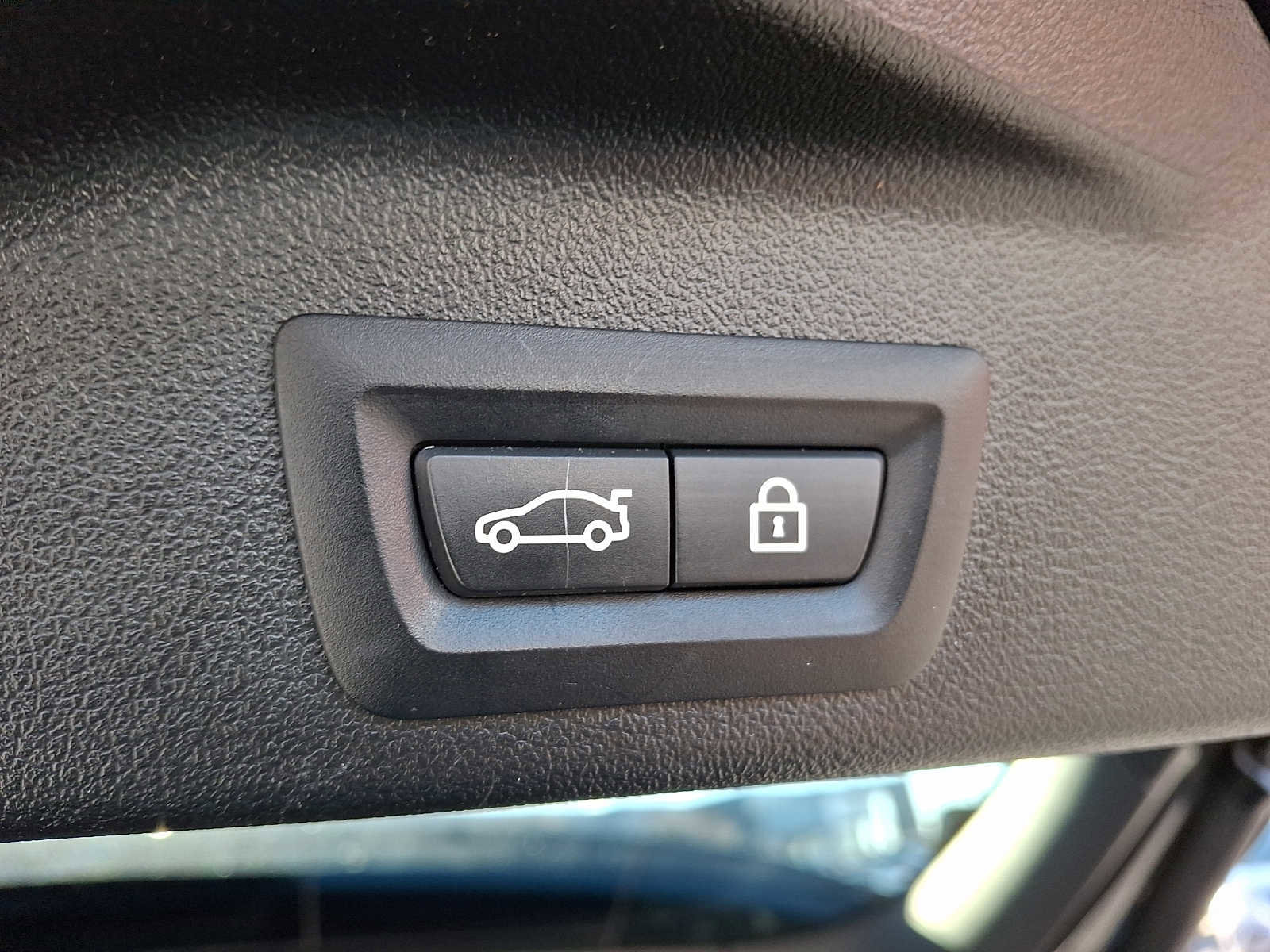 Used 2022 BMW X5 xDrive40i w/ M Sport Package image 29