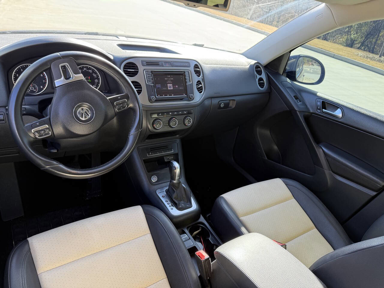 Used 2017 Volkswagen Tiguan S image 11