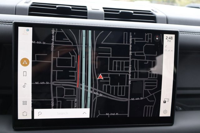 Used 2025 Land Rover Defender 110 X-Dynamic SE image 13