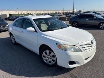 Used 2010 Toyota Camry LE FWD image 1