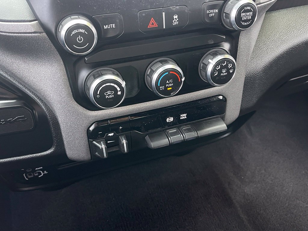 Used 2024 RAM 2500 Tradesman w/ Chrome Appearance Group AWD/4WD image 18