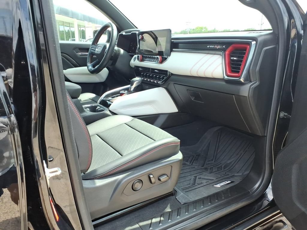 Used 2024 GMC Canyon AT4X AWD/4WD image 11