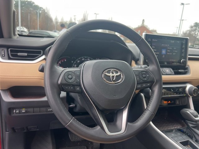 Used 2020 Toyota RAV4 Limited image 16