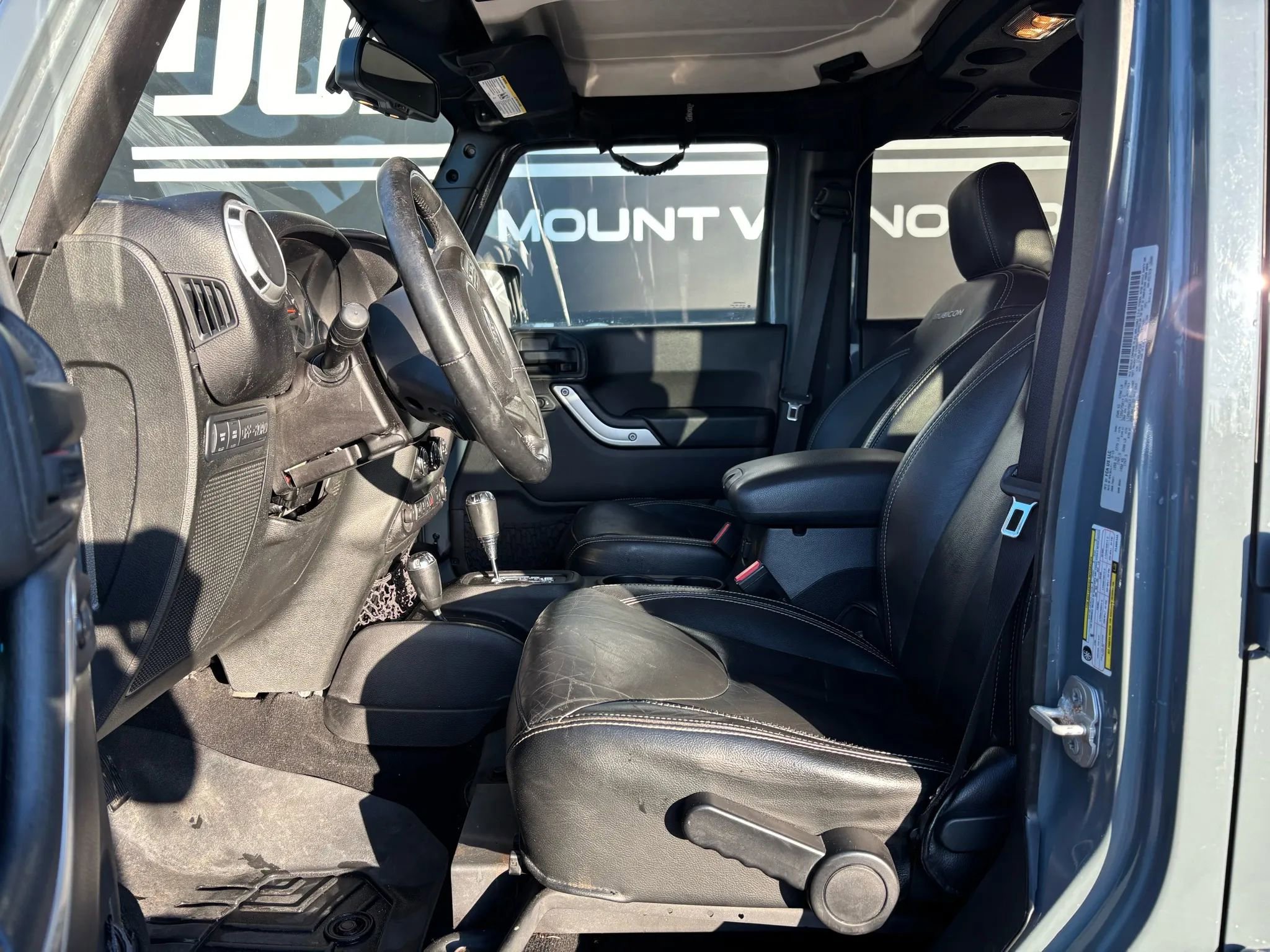 Used 2015 Jeep Wrangler Unlimited Rubicon w/ Connectivity Group image 18