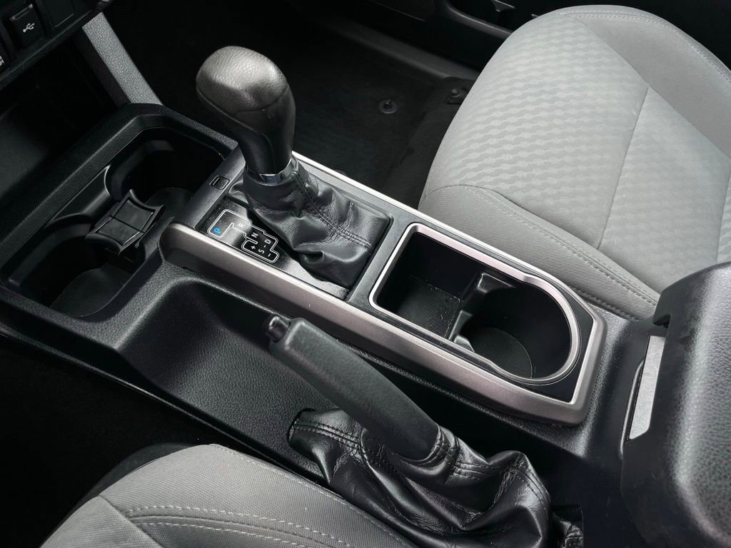 Used 2020 Toyota Tacoma SR5 RWD image 19