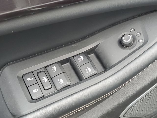 Used 2022 Jeep Grand Cherokee Laredo w/ Luxury Tech Group I AWD/4WD image 22
