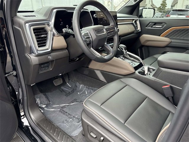 Used 2025 GMC Canyon Denali image 9