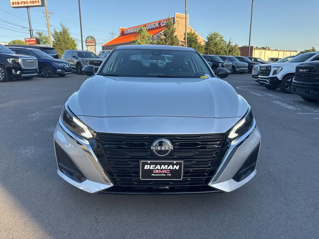 Used 2024 Nissan Altima 2.5 SV FWD image 2