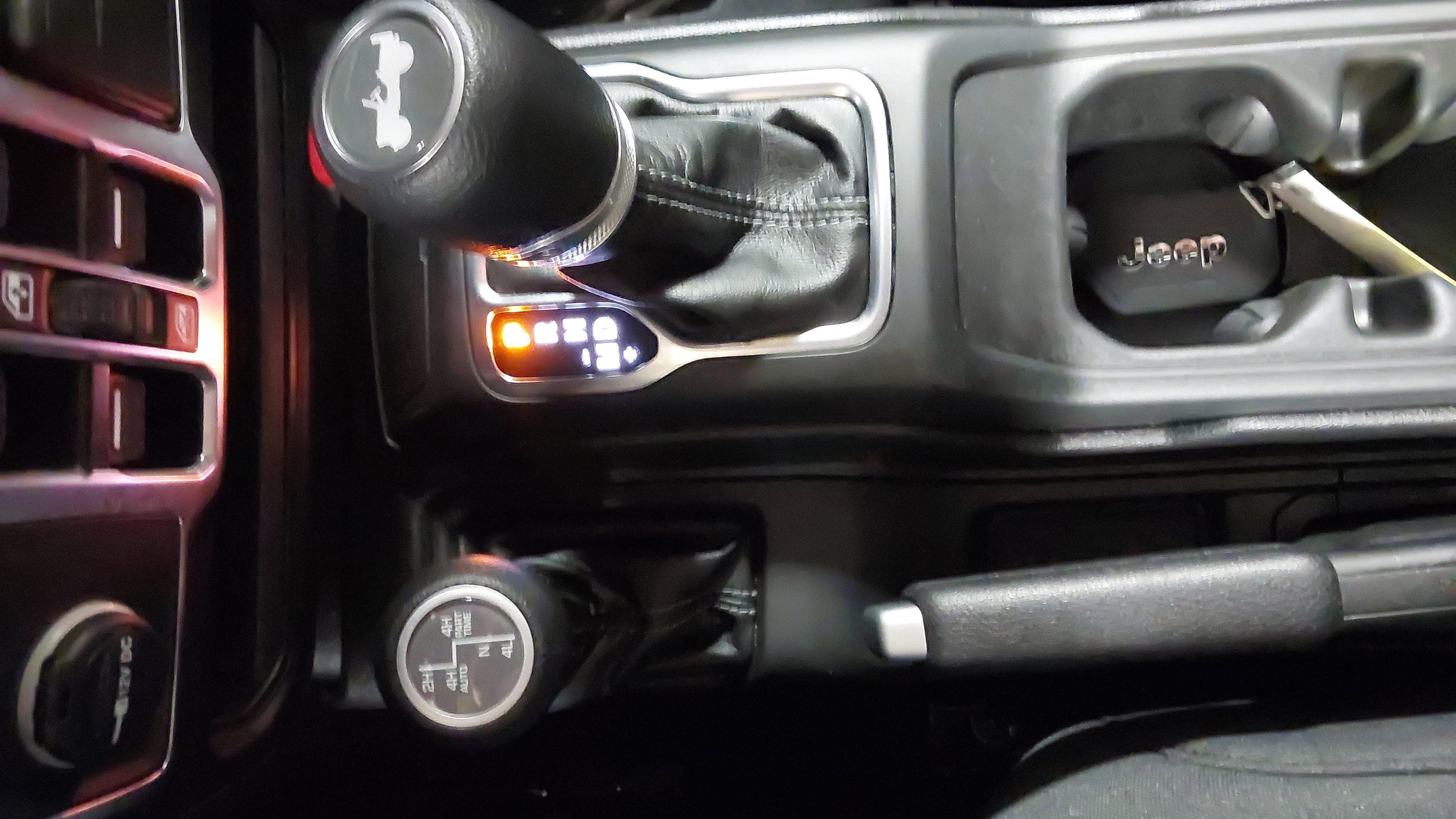 Used 2025 Jeep Wrangler Unlimited Sahara w/ Safety Group AWD/4WD image 20