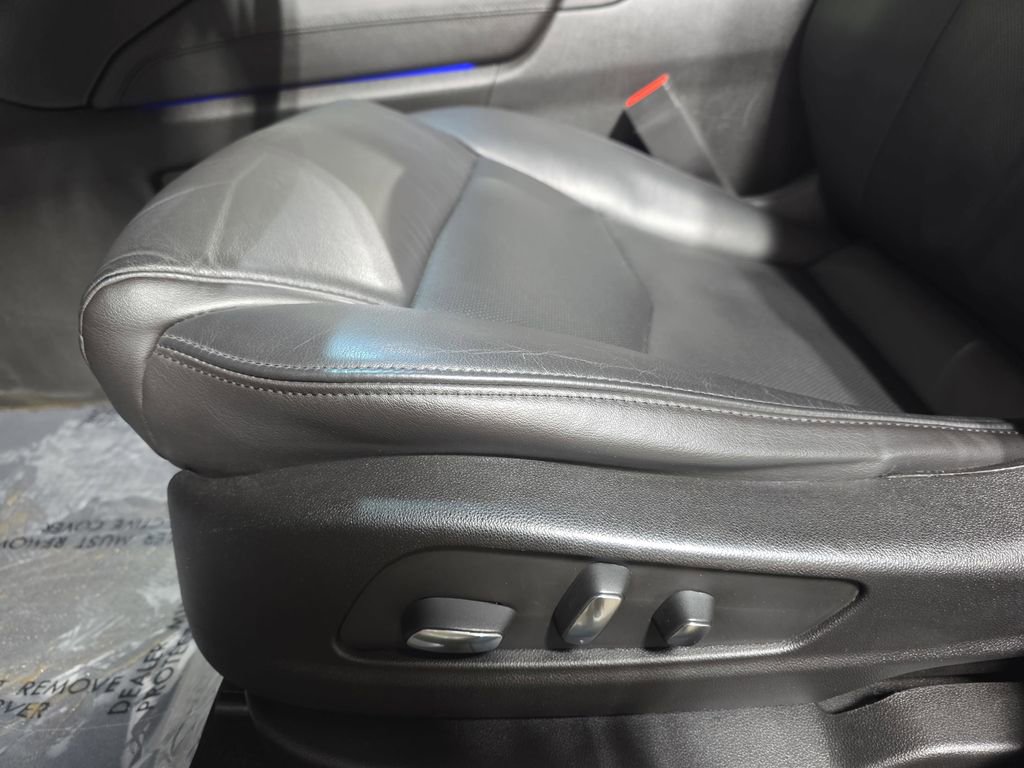 Used 2019 Cadillac XT5 Luxury w/ Trailering Package image 29