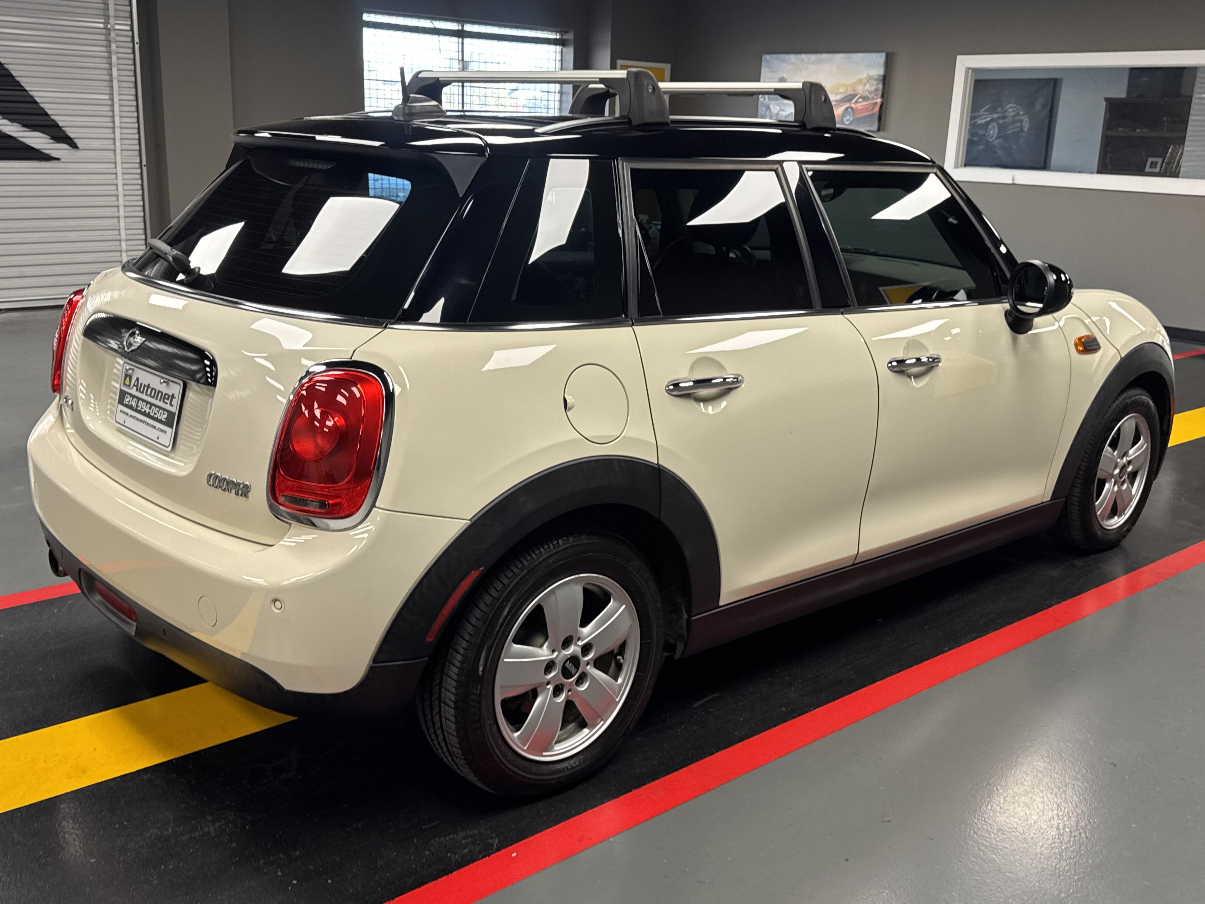 Used 2018 MINI Cooper 4-Door Hardtop FWD image 6