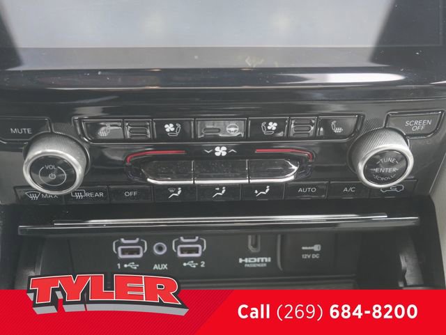 Used 2022 Jeep Grand Cherokee Overland w/ Luxury Tech Group IV AWD/4WD image 31