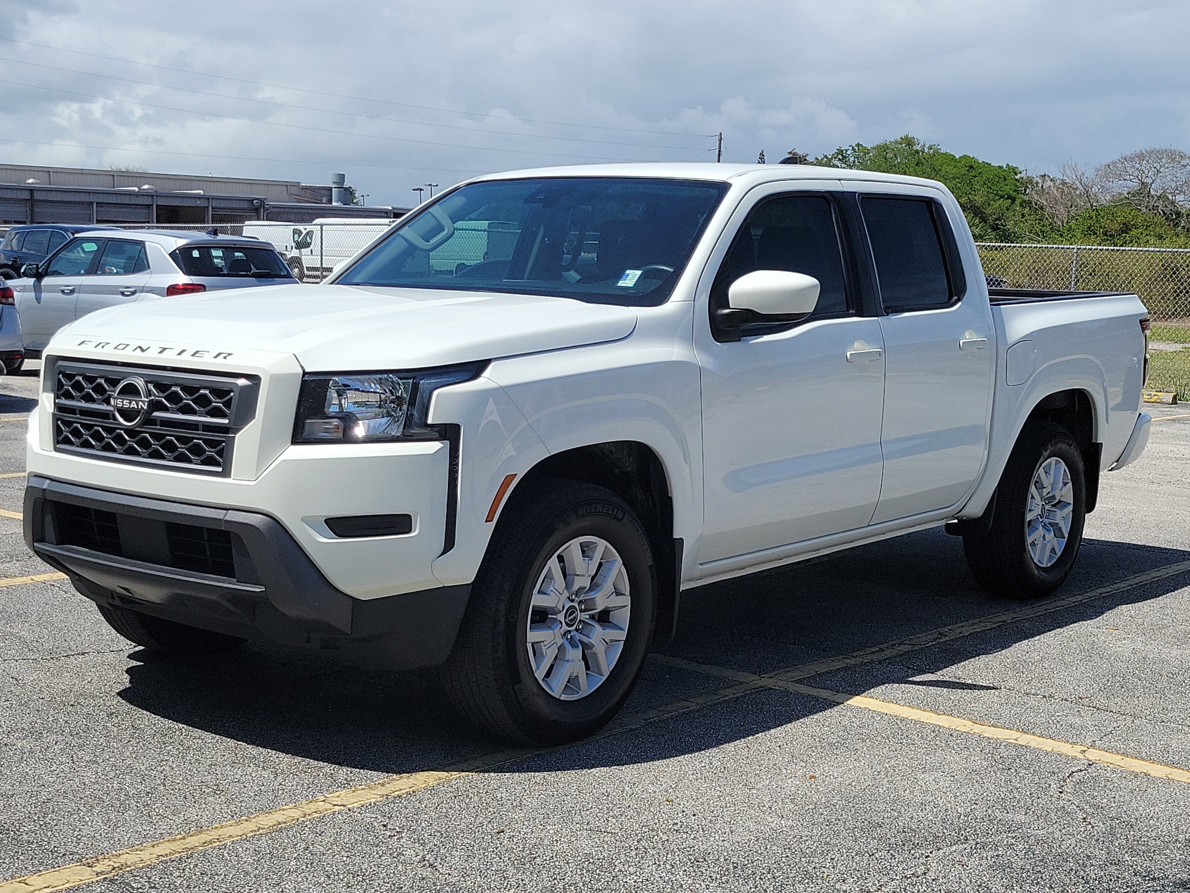 Used 2022 Nissan Frontier SV image 3